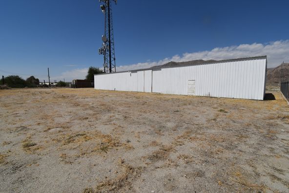 DESERT SHORES COMMERCIAL BUILDING: 3844 Scott Dr, Thermal, CA 92274